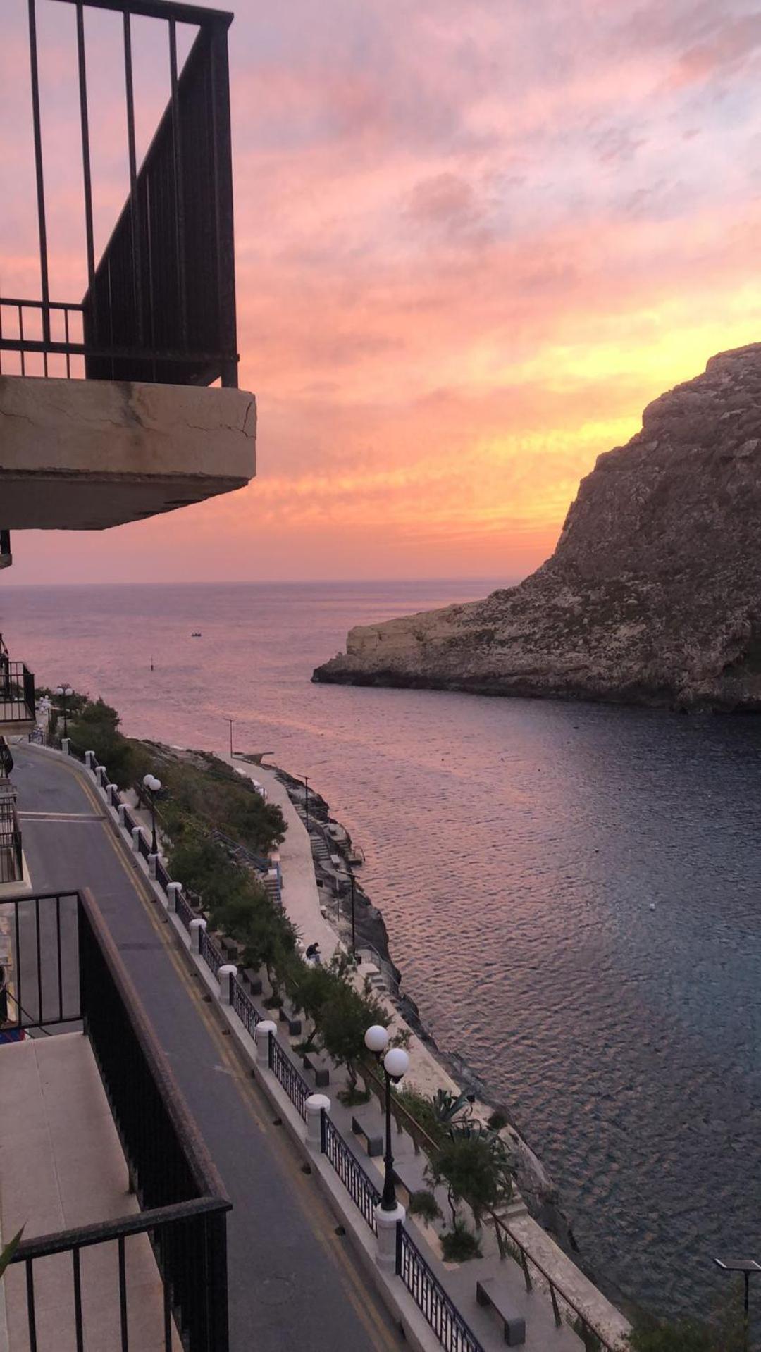 Seafront Apartment With Amazing Sunset View Xlendi Eksteriør bilde